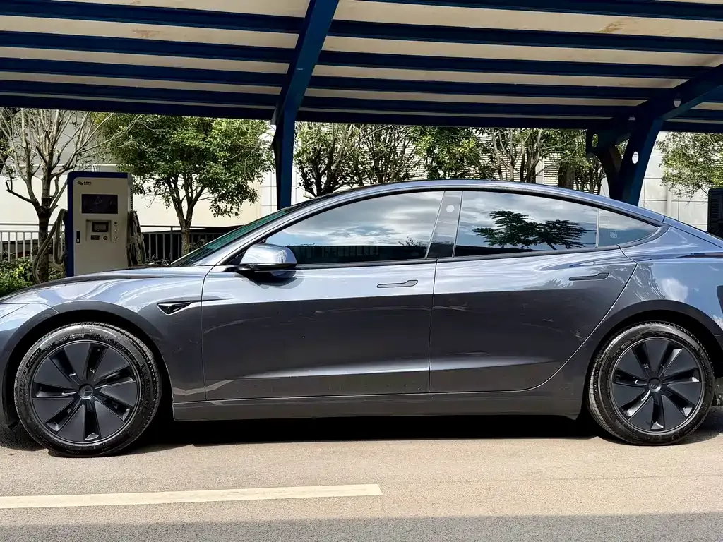 Tesla Model 3 — фото 10