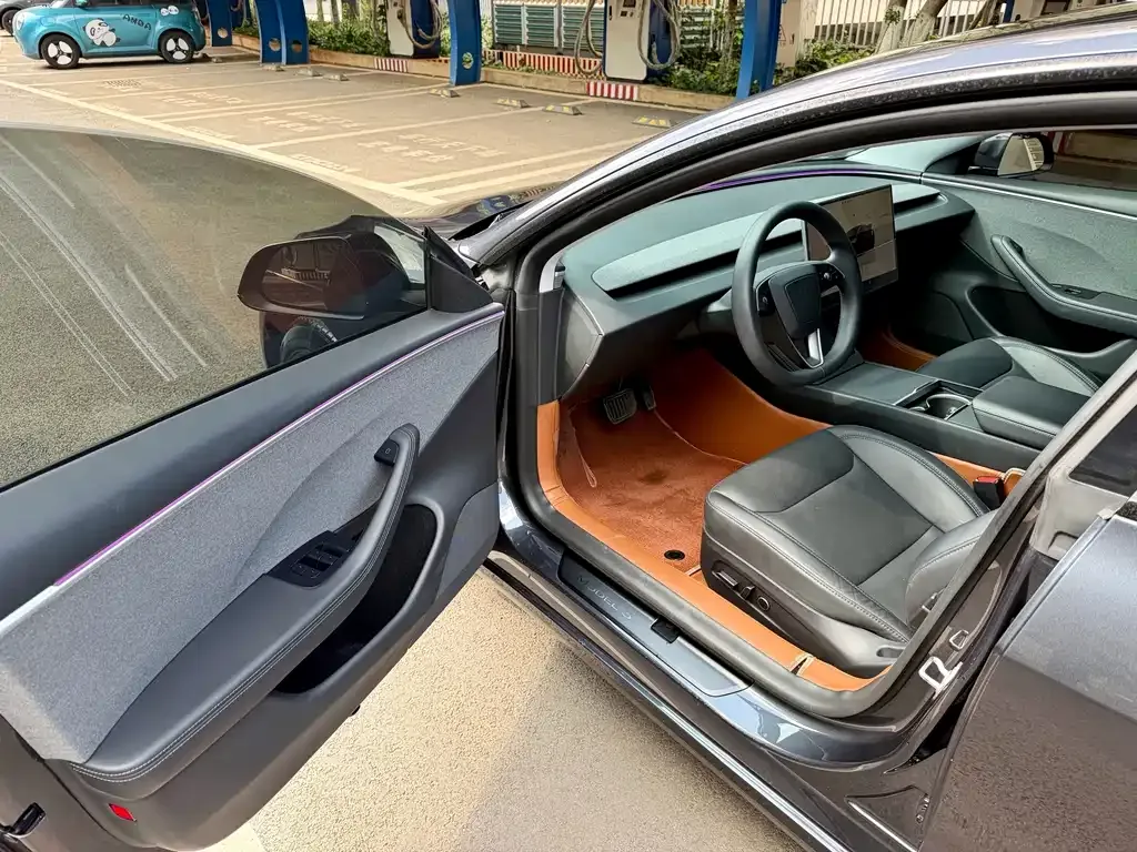 Tesla Model 3 — фото 8