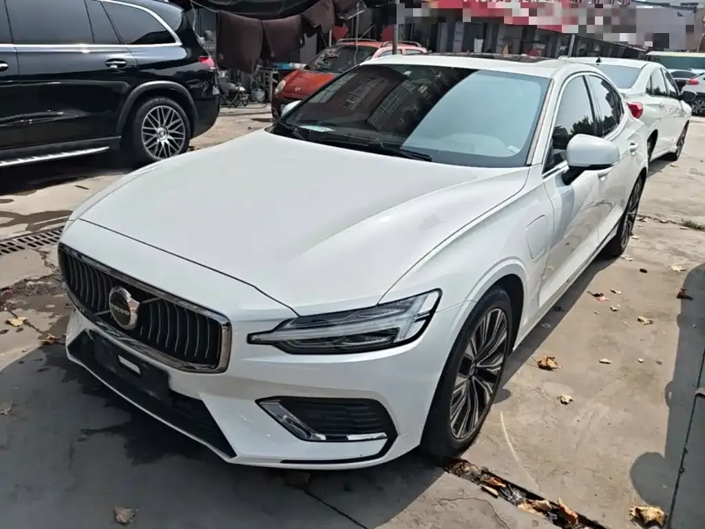 Volvo S60 PHEV — фото 1