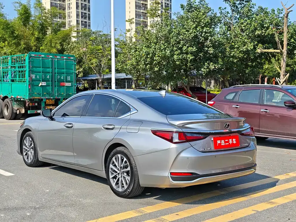 Lexus ES — фото 10