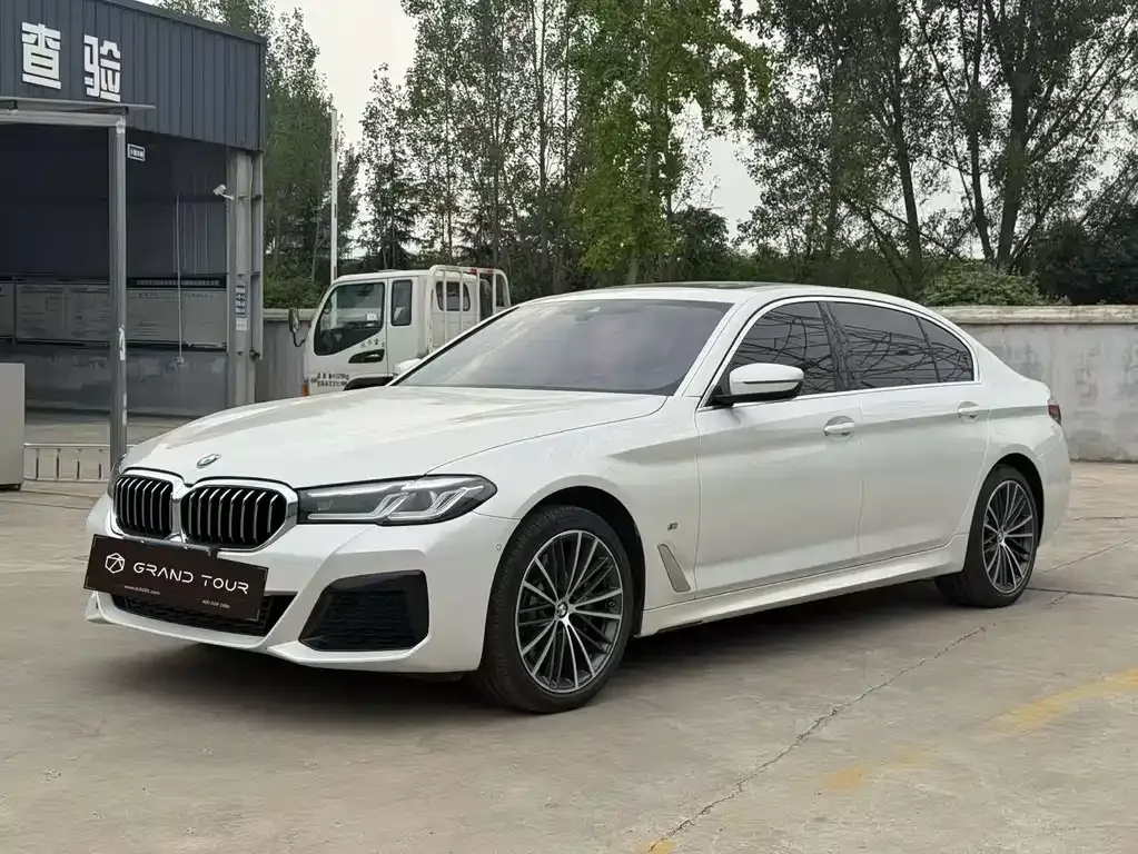 BMW 5 Series — фото 1
