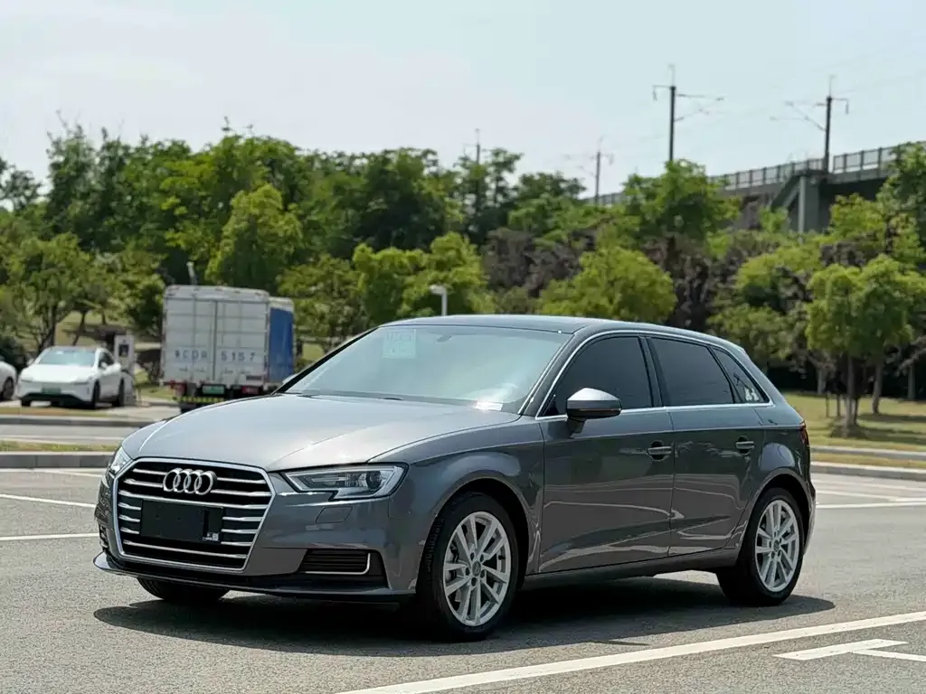 Audi A3 — фото 1