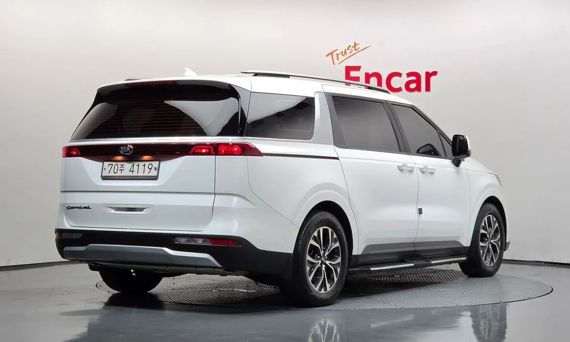Kia Carnival — фото 10