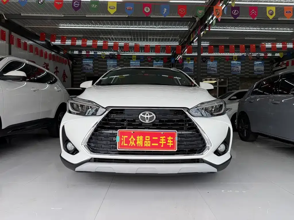 Toyota Yaris L — фото 2