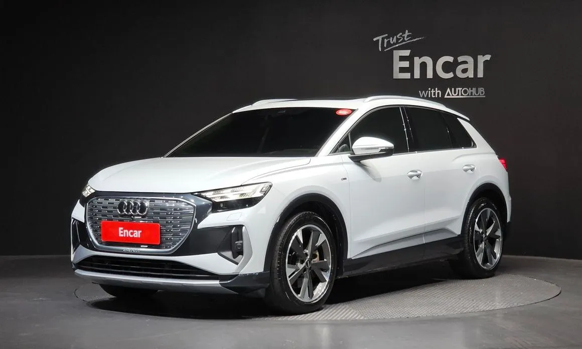 Audi Q4 e-tron — фото 1