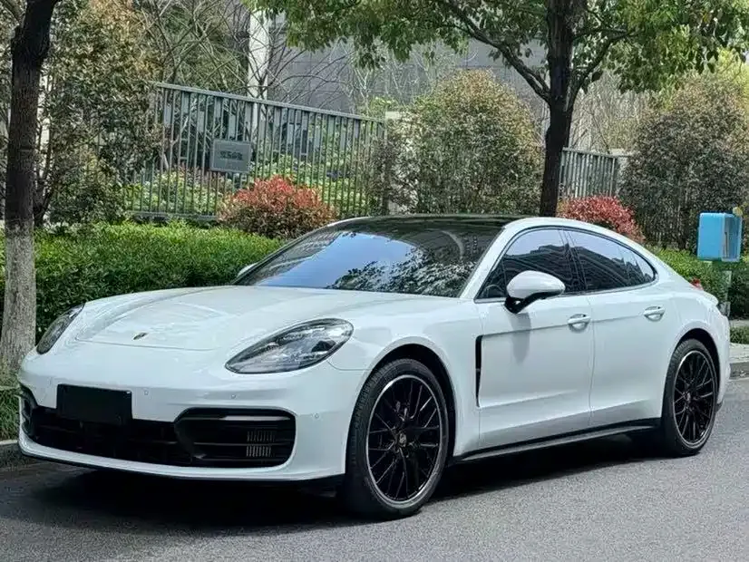 Porsche Panamera — фото 1