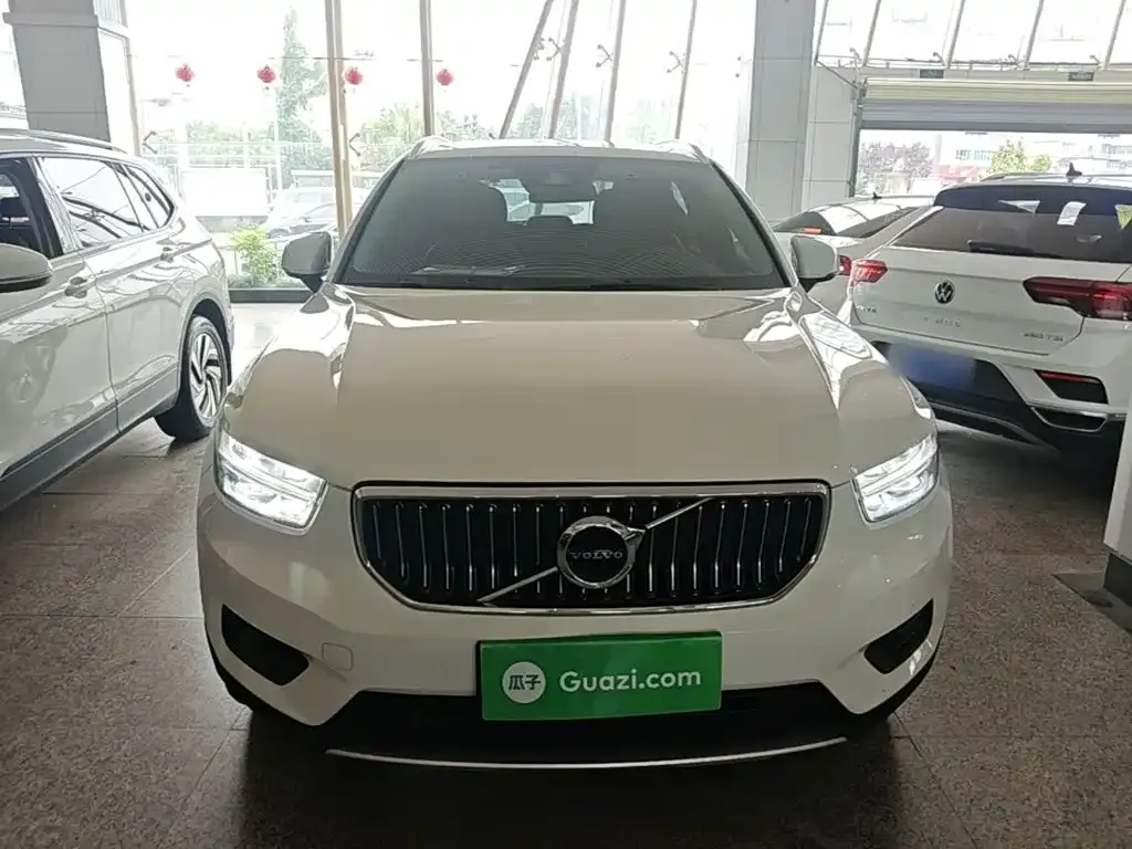 Volvo XC40 — фото 4