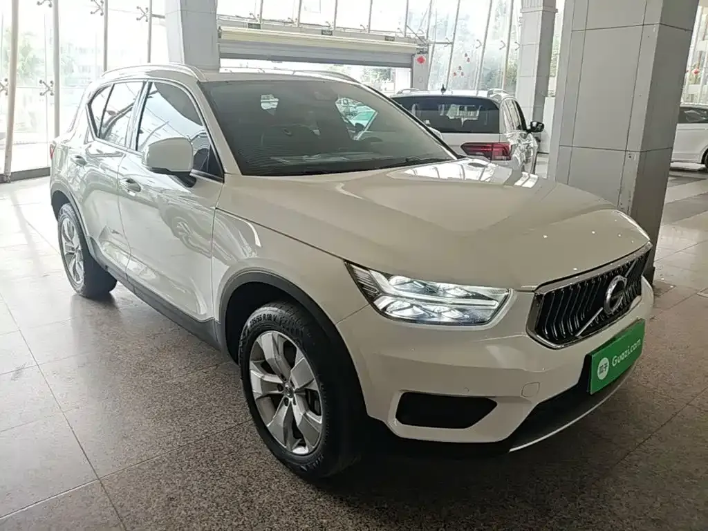 Volvo XC40 — фото 3