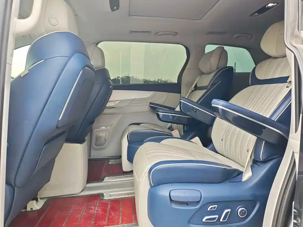 Roewe iMAX8 — фото 2