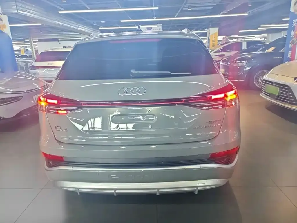 Audi Q4 e-tron — фото 10