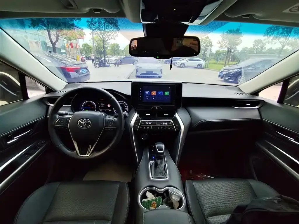 Toyota Harrier — фото 4