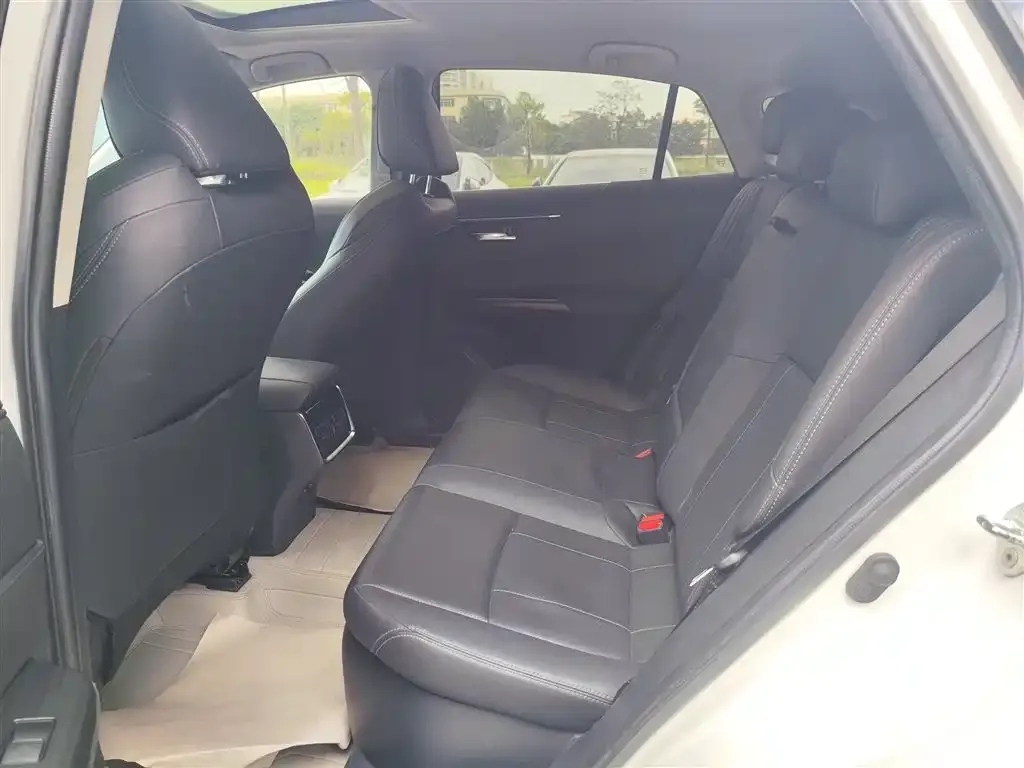 Toyota Harrier — фото 2
