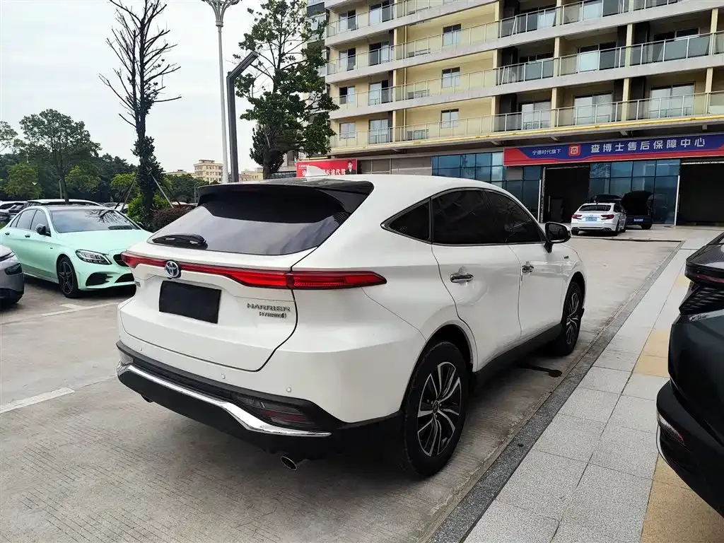 Toyota Harrier — фото 6