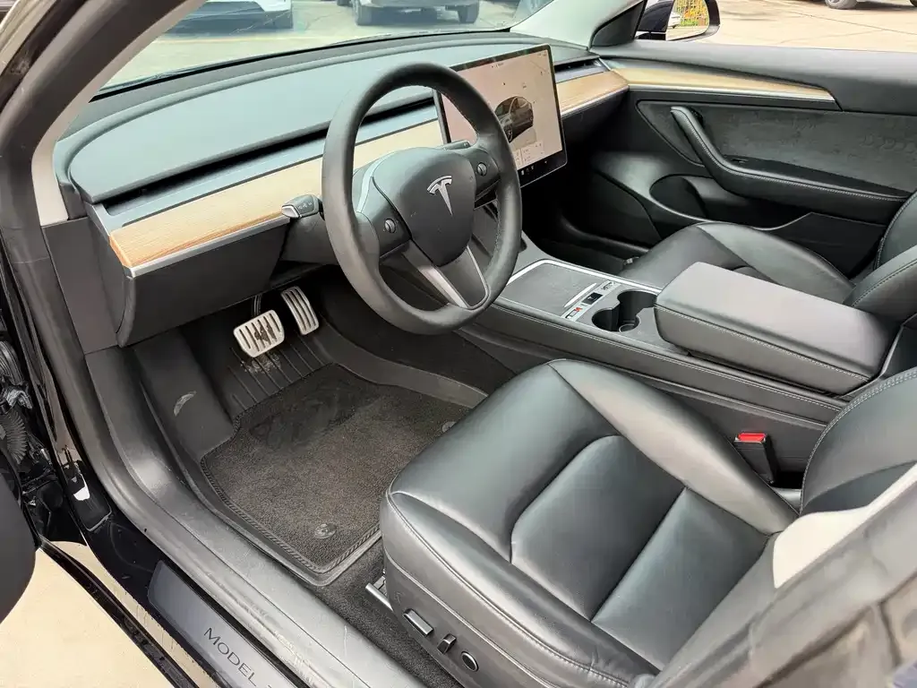 Tesla Model 3 — фото 4