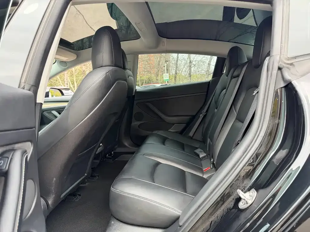 Tesla Model 3 — фото 2