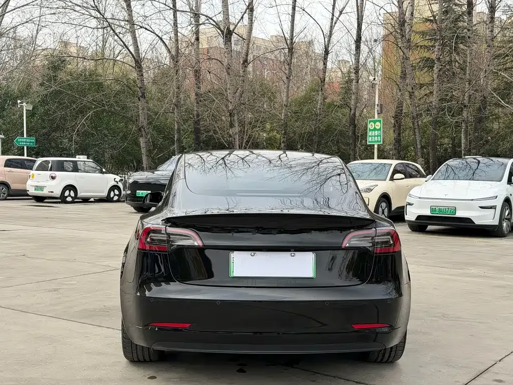 Tesla Model 3 — фото 9