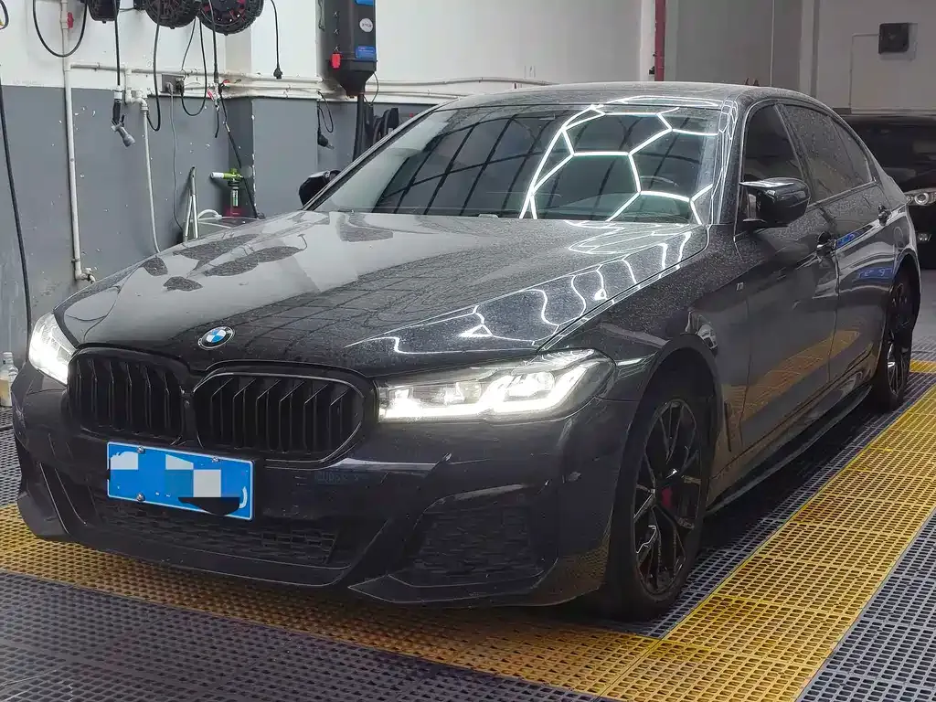 BMW 5 Series — фото 1