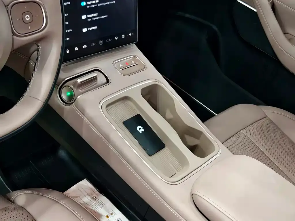 NIO EC6 — фото 10