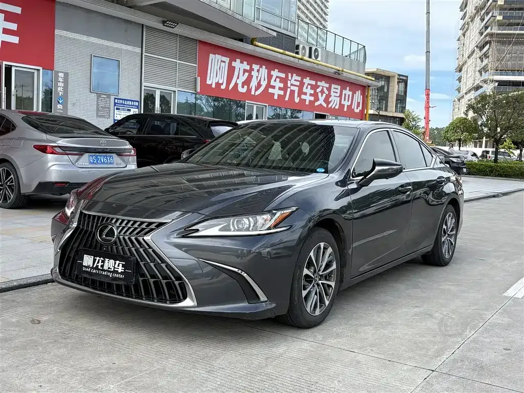 Lexus ES — фото 1