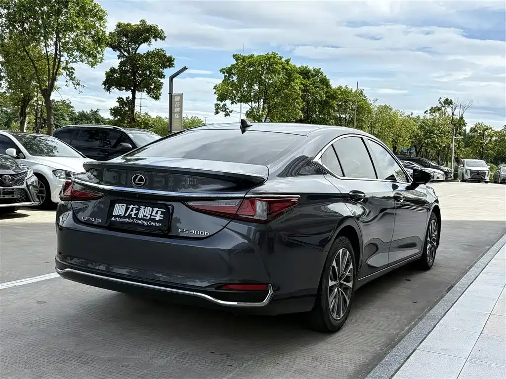 Lexus ES — фото 9