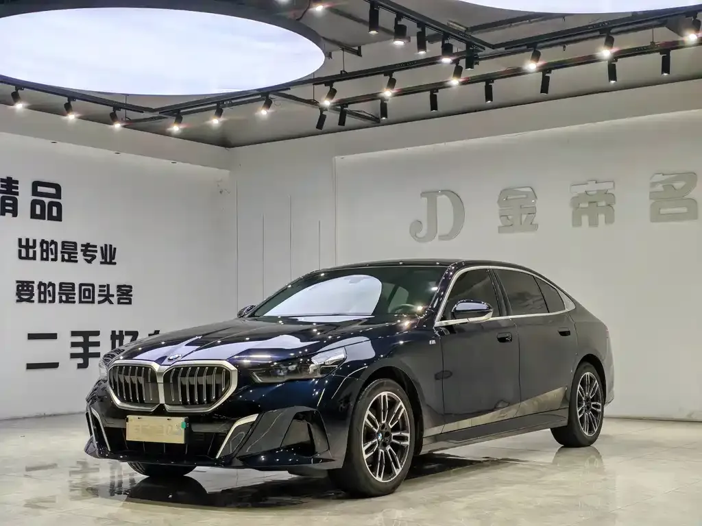 BMW 5 Series — фото 1