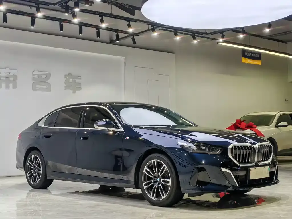 BMW 5 Series — фото 2