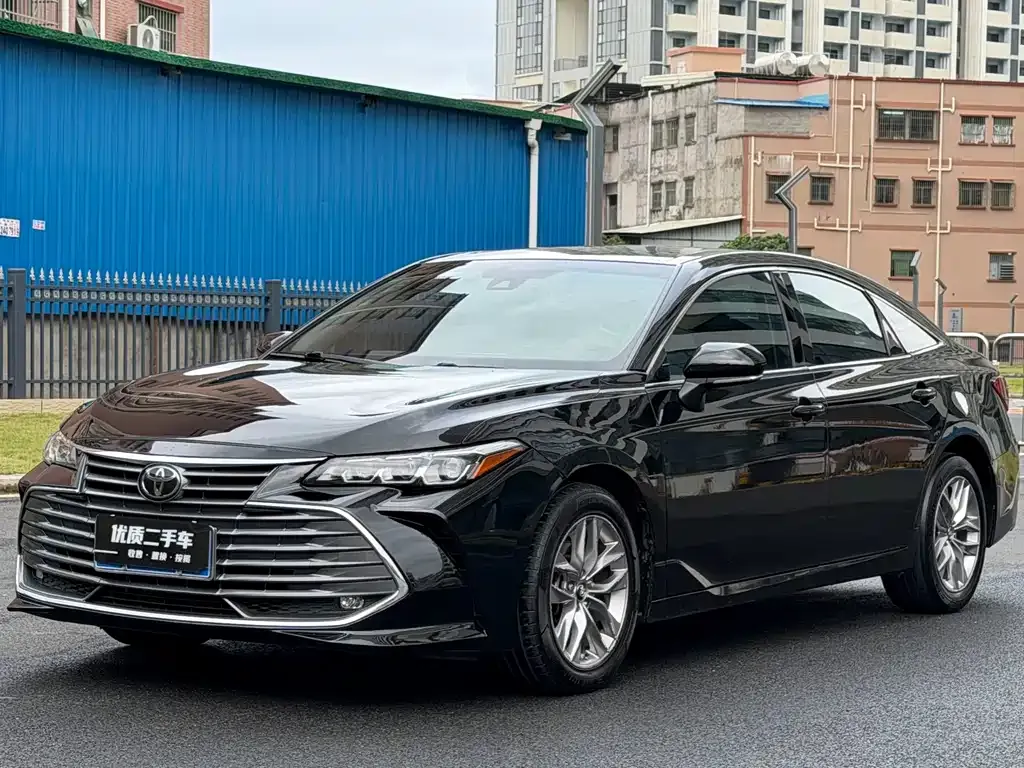 Toyota Avalon — фото 1