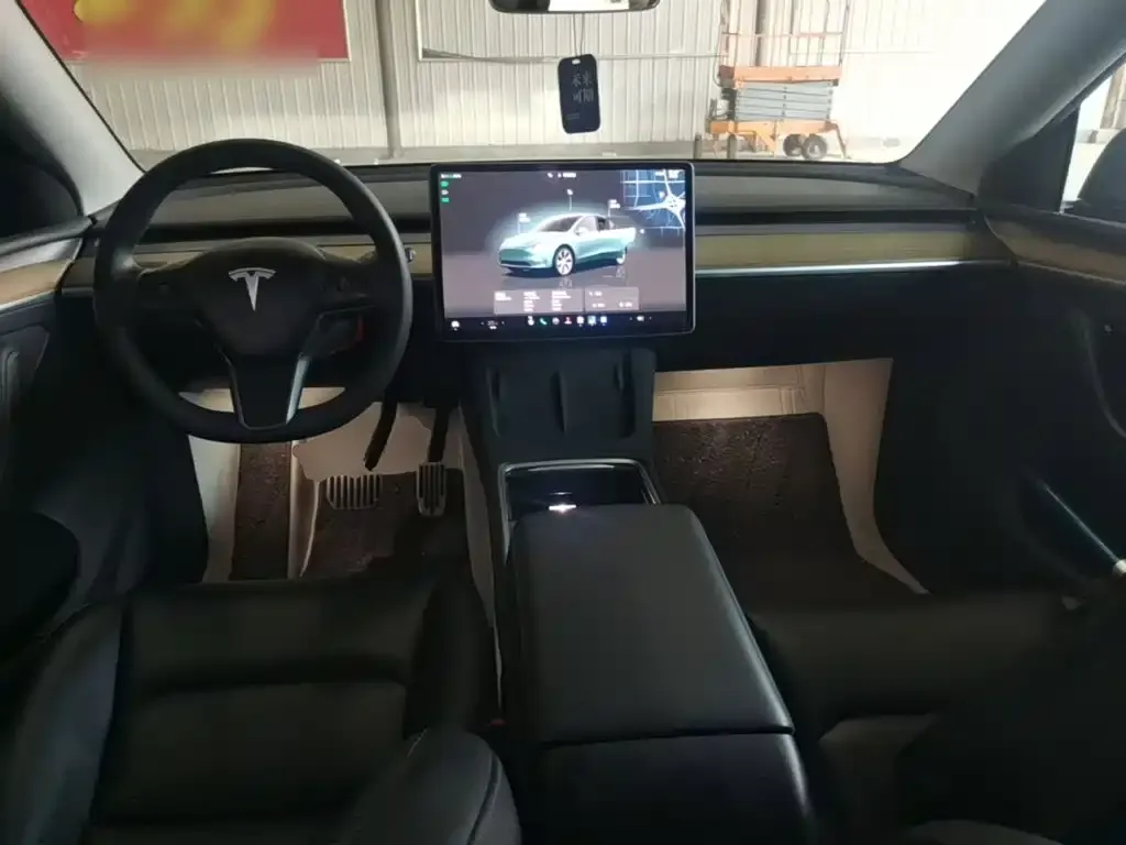 Tesla Model Y — фото 3