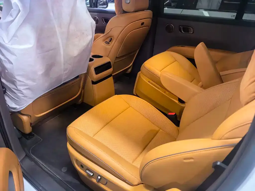 Li Auto Li i8 — фото 10