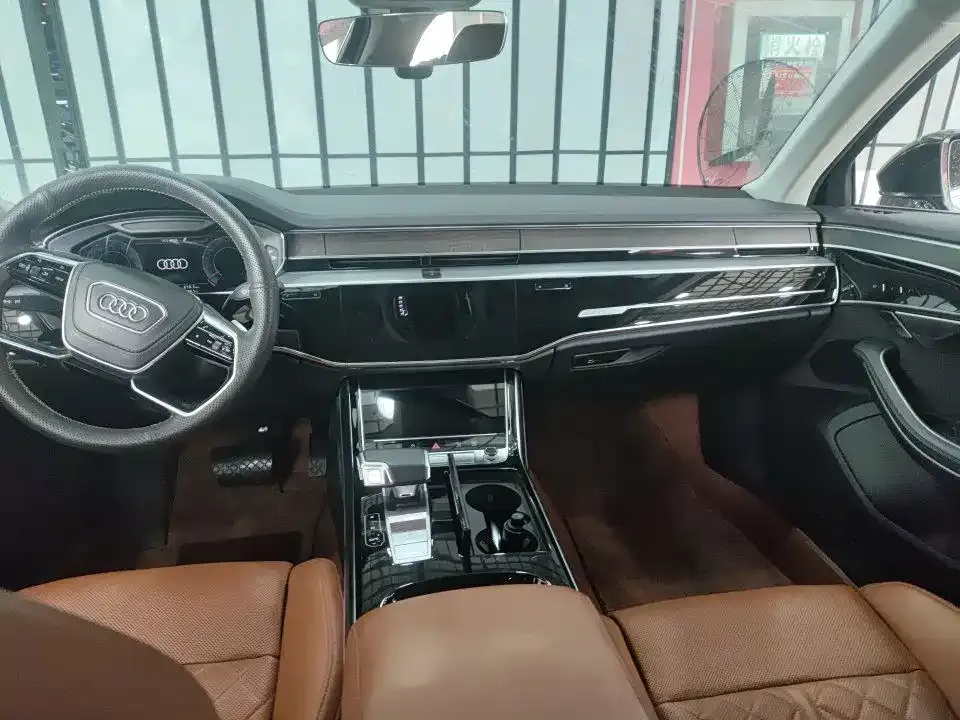 Audi A8 — фото 5
