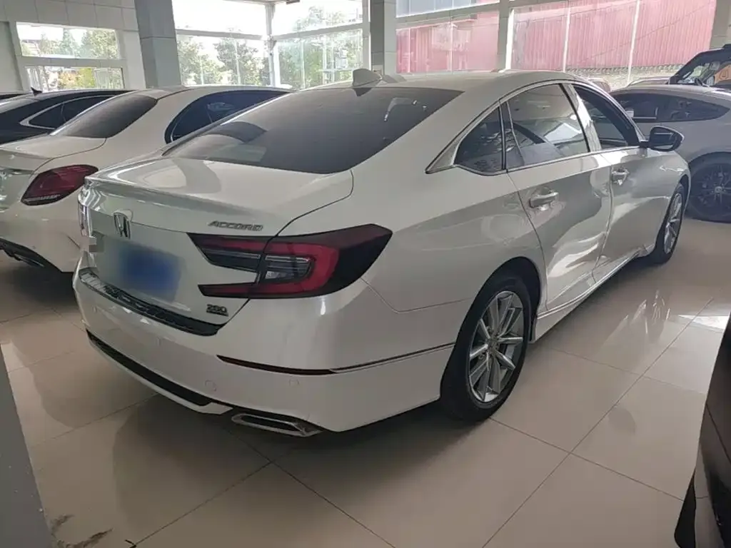 Honda Accord — фото 10