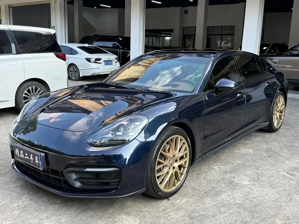 Porsche Panamera — фото 1