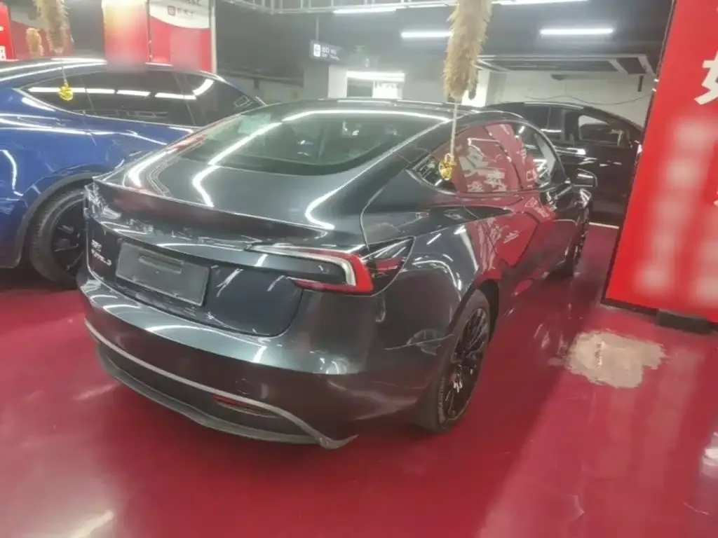 Tesla Model 3 — фото 3
