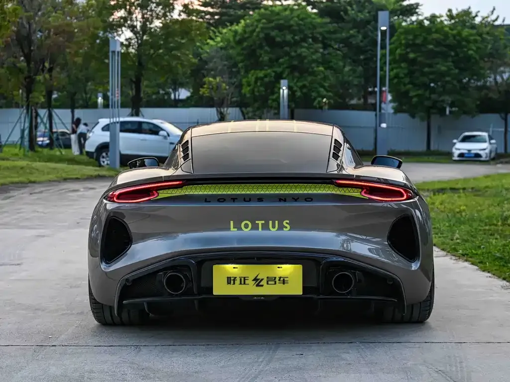Lotus Emira — фото 7