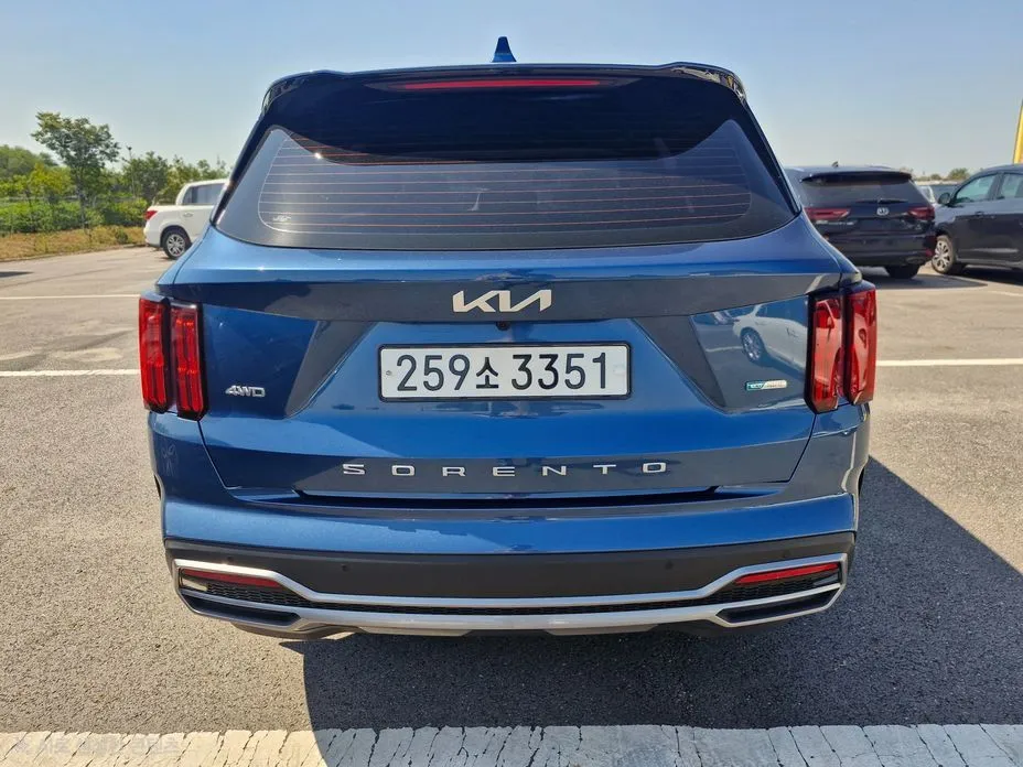 Kia Sorento — фото 10