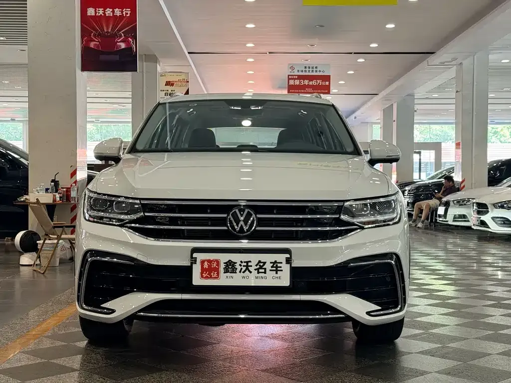 Volkswagen Tiguan L — фото 8
