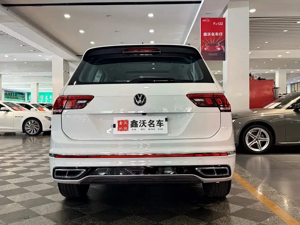 Volkswagen Tiguan L — фото 2