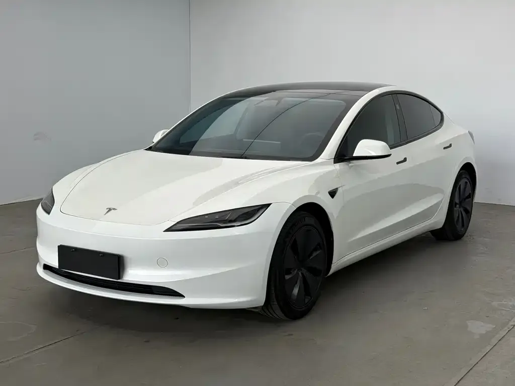 Tesla Model 3 — фото 1