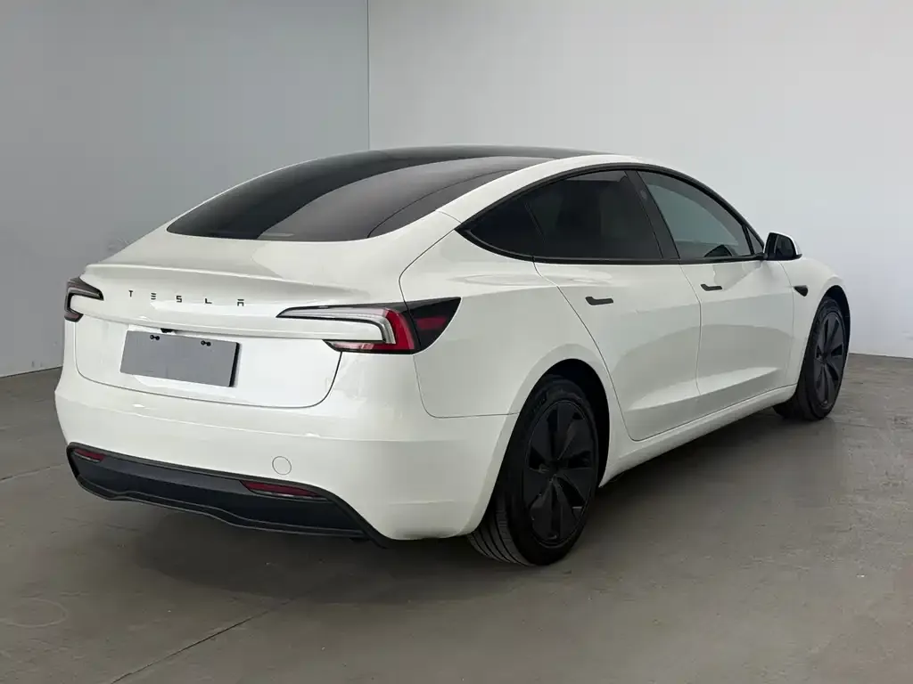 Tesla Model 3 — фото 8