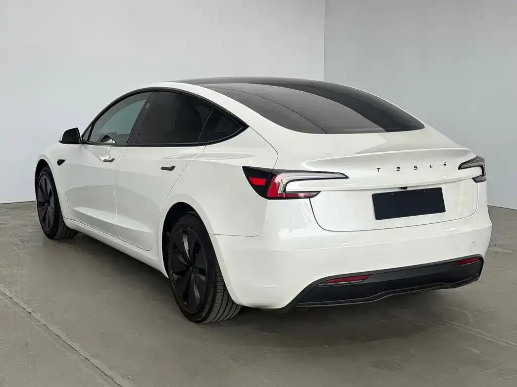 Tesla Model 3 — фото 6