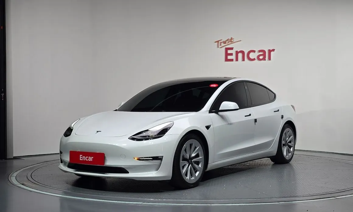 Tesla Model 3 — фото 1