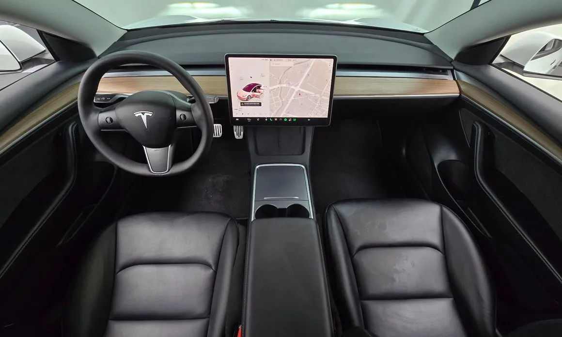 Tesla Model 3 — фото 9