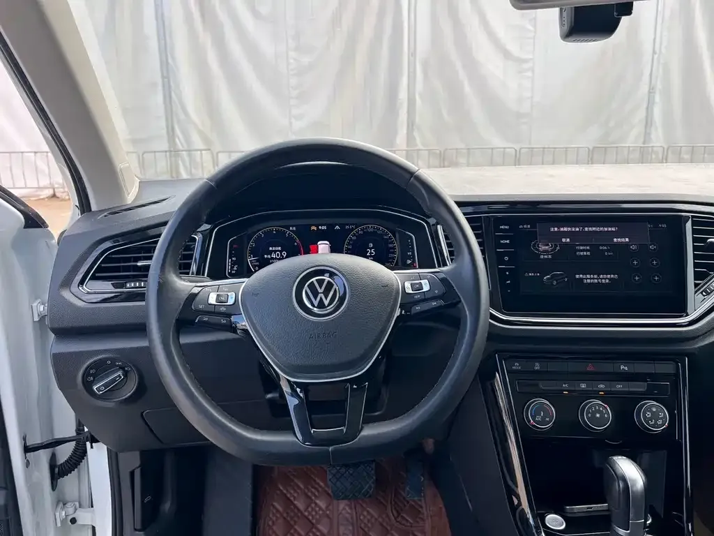 Volkswagen T-Roc — фото 3