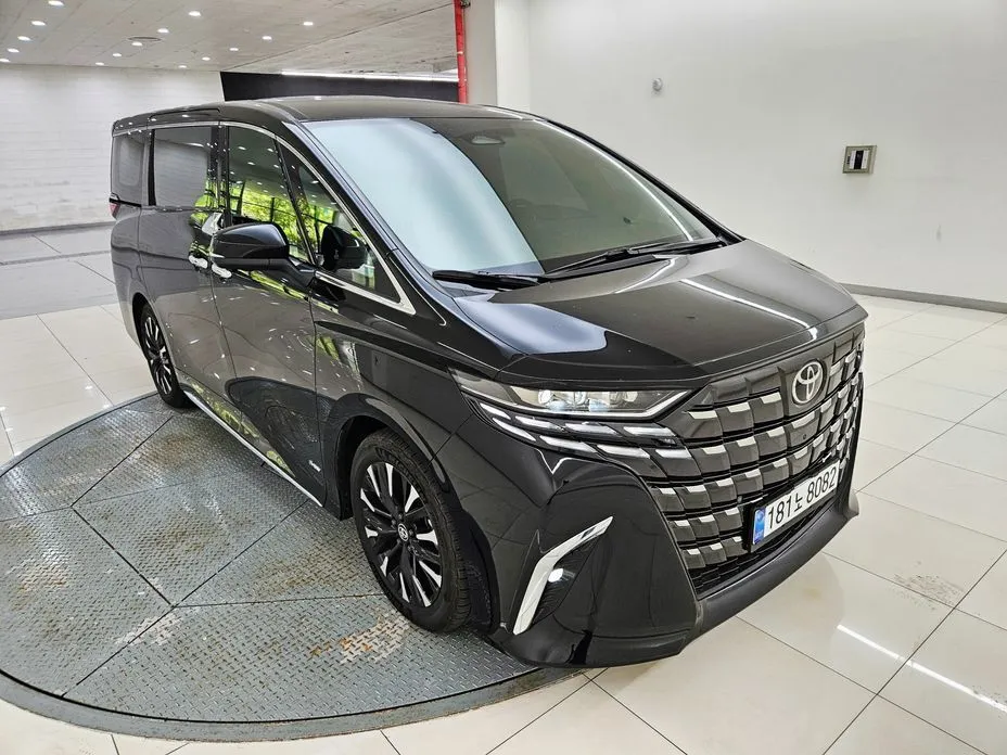 Toyota Alphard — фото 2