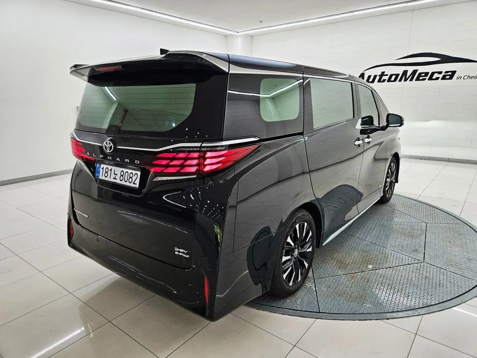 Toyota Alphard — фото 9