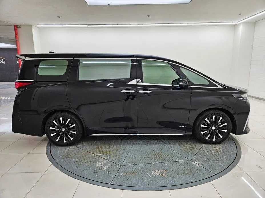 Toyota Alphard — фото 8