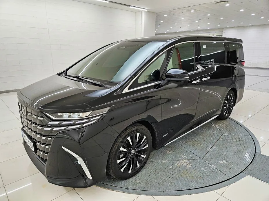 Toyota Alphard — фото 4