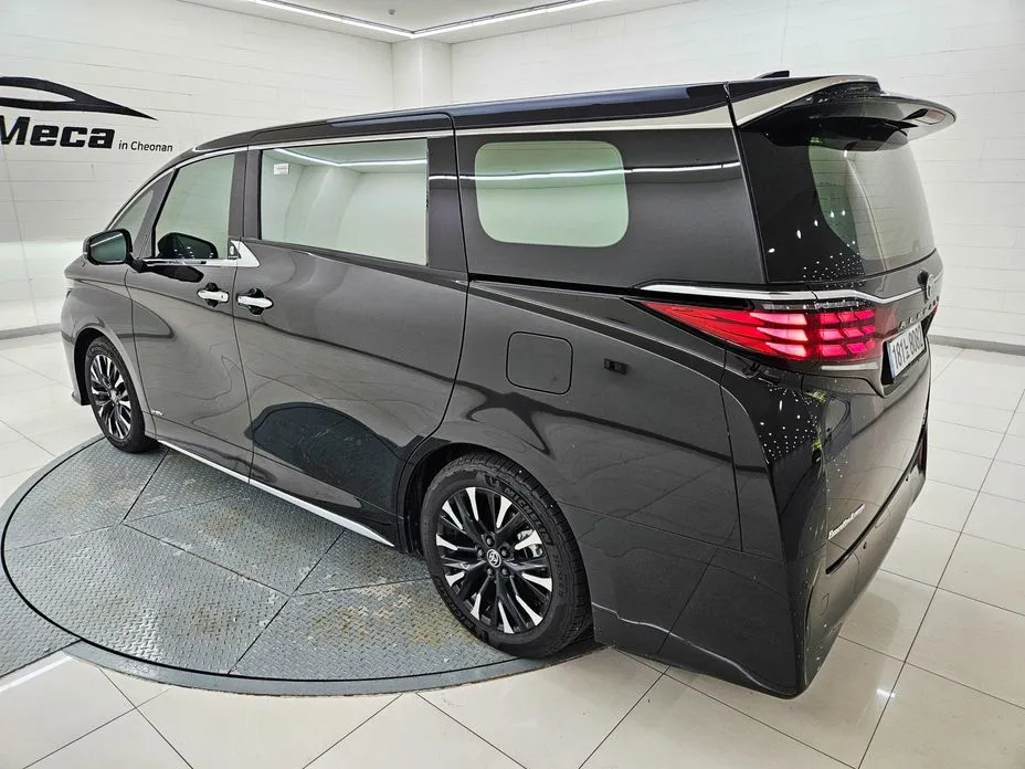 Toyota Alphard — фото 7