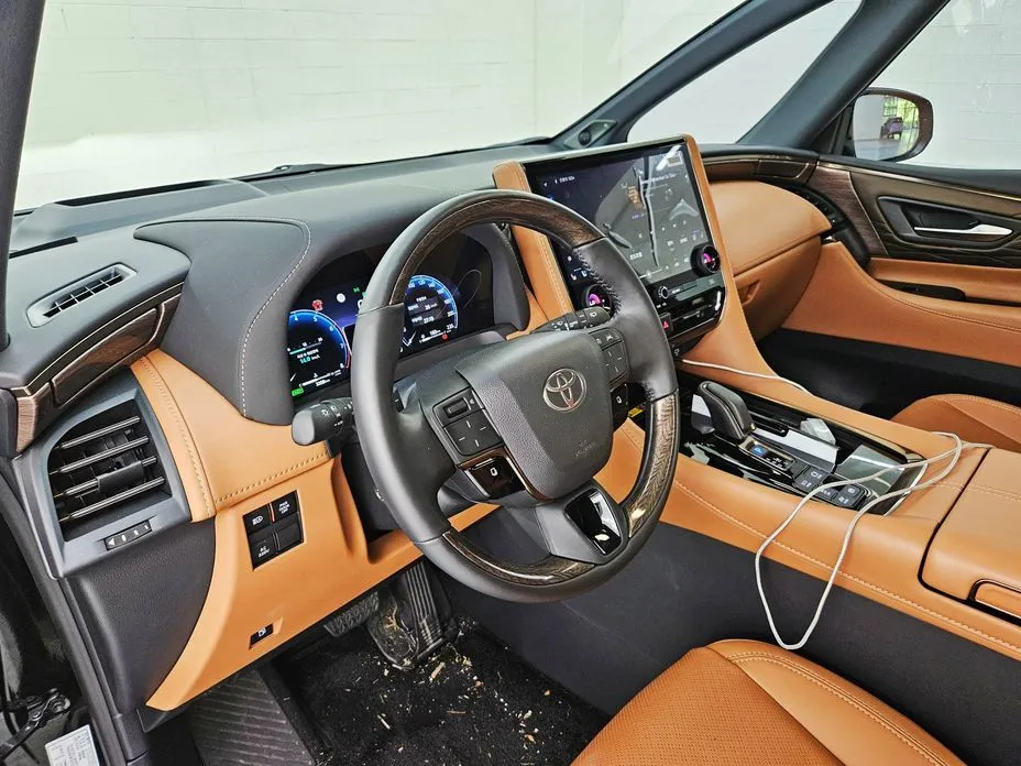 Toyota Alphard — фото 3
