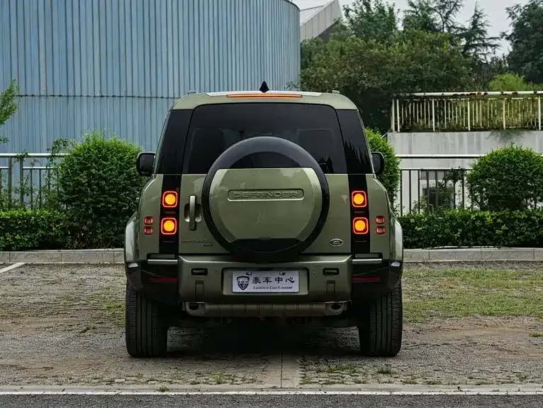 Land Rover Defender — фото 10